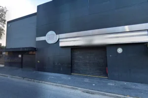 Balearon a un joven a la salida de un boliche en Palermo