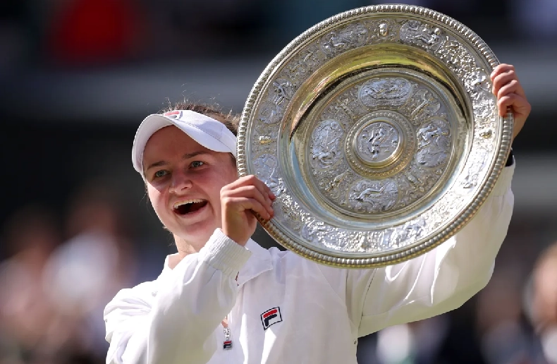 La tenista checa Barbora Krejcikova derrotó a la italiana Jasmine Paolini por 6-2, 2-6 y 6-4 y consiguió el segundo Grand Slam de su carrera.