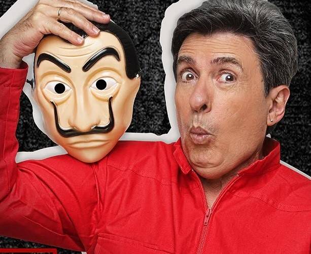 El actor y humorista se presenta este sábado 1 de julio en doble función en el City Center con un show autorreferente lleno de música y comedia. 