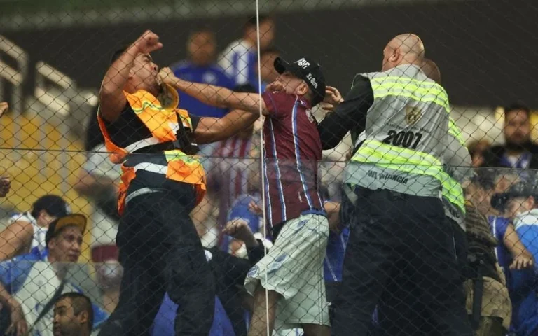 Brutal agresión de la Policía a hinchas de Godoy Cruz en Brasil