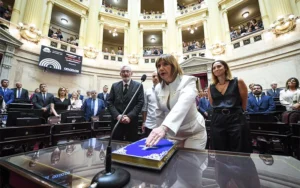 Bullrich activa negociaciones para aprobar reformas en el Senado.