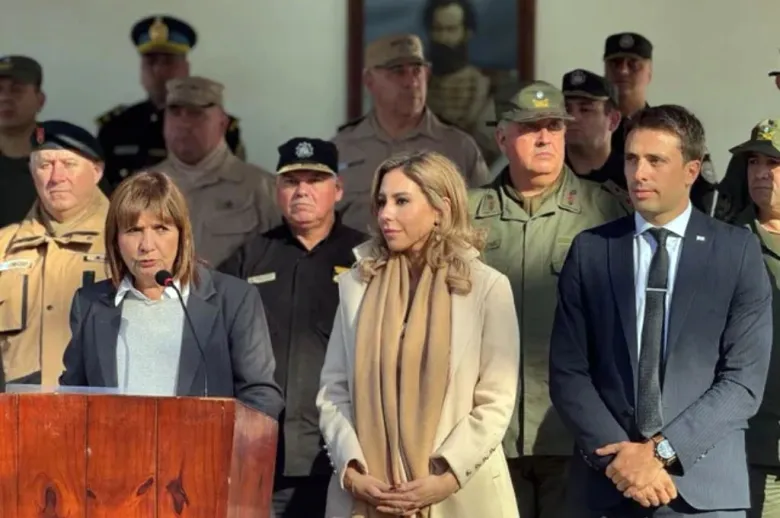 Bullrich presentó en Rosario al “FBI argentino” para combatir delitos.