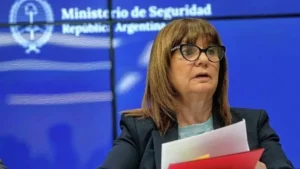 Bullrich se separó de la visita de libertarios a genocidas