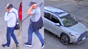 Patrullero frente a una pollería de barrio en Rosario tras un asalto