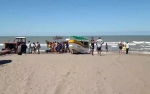 Buscan a un joven en Monte Hermoso: se metió al mar y no logró salir