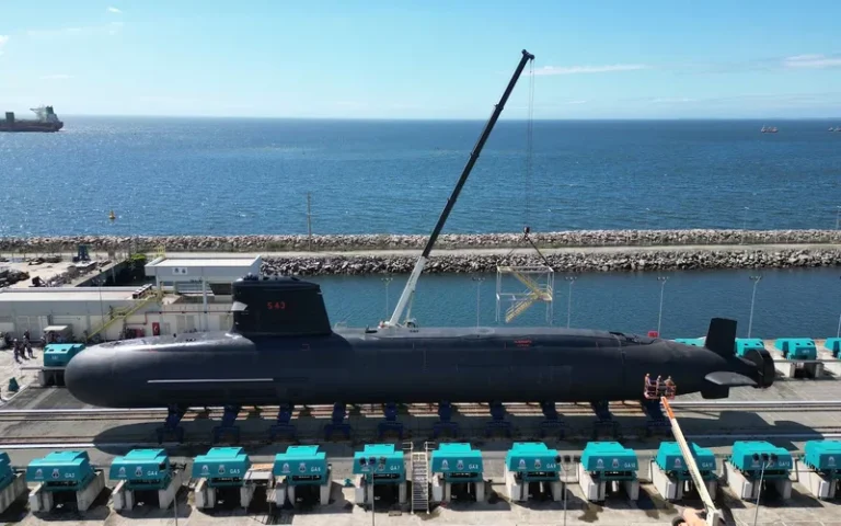 Buscan avanzar en la compra de submarinos a Francia