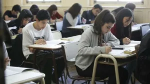 menos chicos terminan la secundaria en Argentina