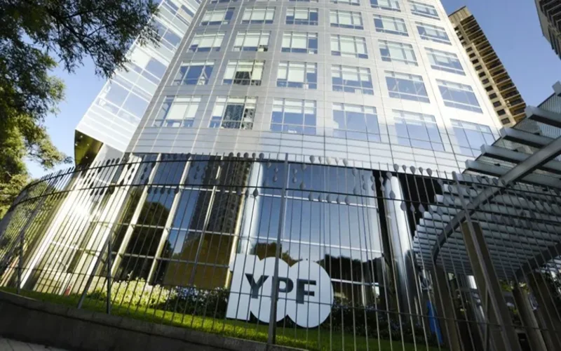 Causa YPF: 20 años de vaciamiento sin avances judiciales