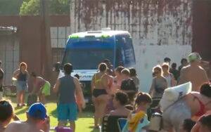 Cayó una rama de pino en la pileta de Saladillo y dejó tres heridos.