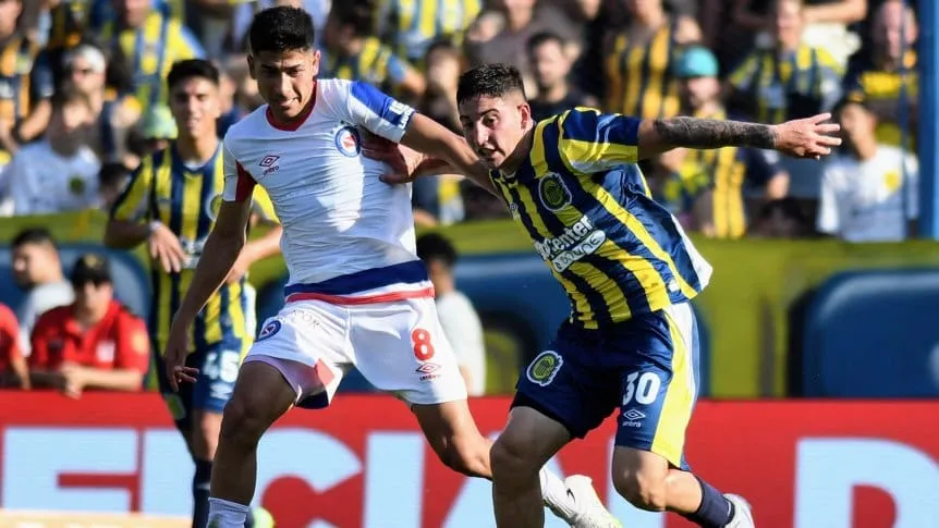 El equipo de Miguel Ángel Russo se impuso por 3-1 a Argentinos juniors con goles de Komar, Cervera y Malcorra y volvió a hacerse fuerte de local.