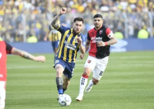Central juega contra Independiente.