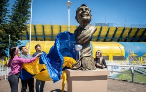 Central presentó un busto de Miguel Ángel Russo