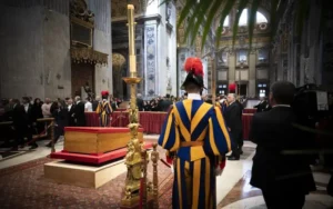 Cerraron el féretro del papa Francisco en la basílica de San Pedro