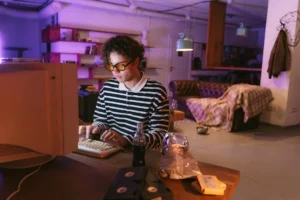 Denuncian que los chatbots de Meta mantuvieron conversaciones sexuales con menores