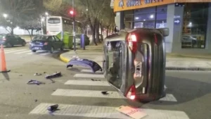 Choque y vuelco en la zona de la Terminal
