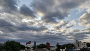 Cielo nublado sobre la ciudad de Rosario