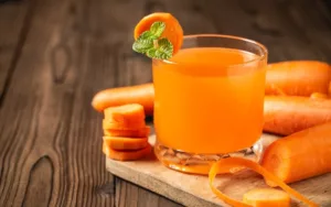 Cinco beneficios poco conocidos del jugo de zanahoria