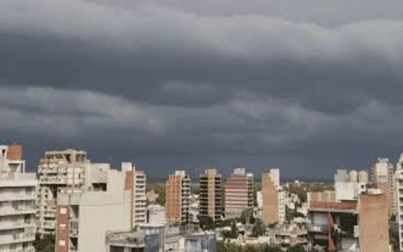 Clima en Rosario: Lanzan doble alerta, una por tormentas y otra por vientos