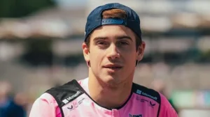 El piloto argentino Franco Colapinto maneja un auto de Fórmula 1 en las calles de Buenos Aires