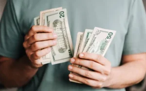 Desde hoy, comercios pueden fijar precios en pesos o dólares