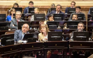 Diputados durante una sesión extraordinaria en el Congreso