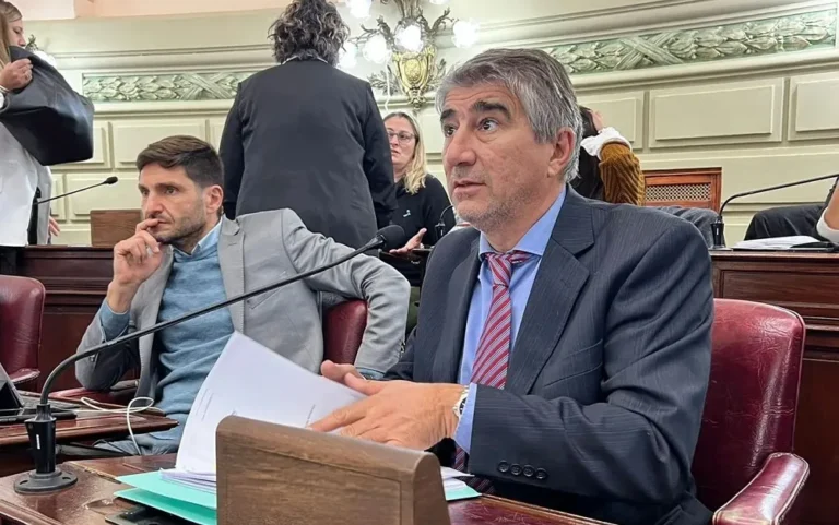 Cómo pagará Santa Fe el aumento a estatales y docentes