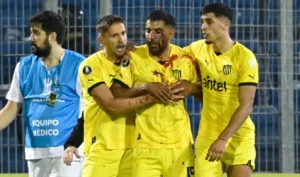 Condenan a hincha de Central que agredió a jugador de Peñarol.