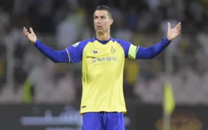 Condenaron a Cristiano por abrazar a una mujer iraní