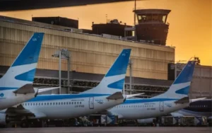 Conflicto con aeronáuticos podría complicar los vuelos en vacaciones de invierno