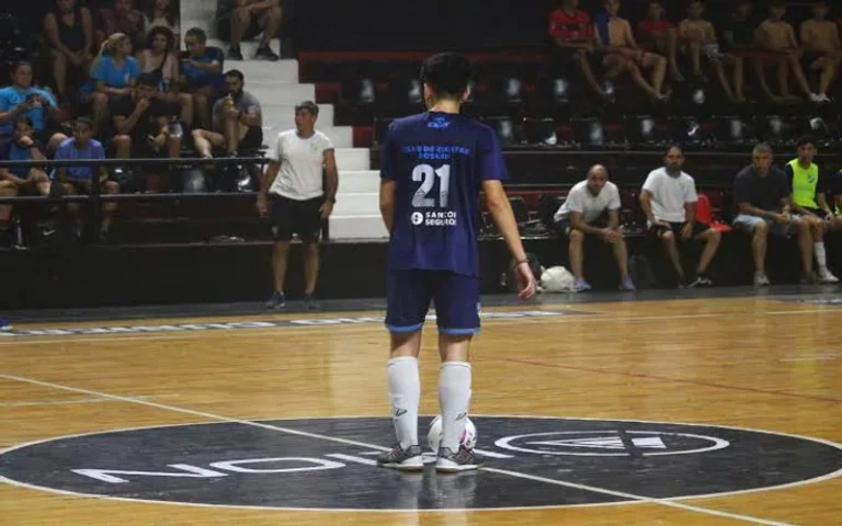 Copa de Oro de futsal en Rosario: acción en el estadio de Newell´s