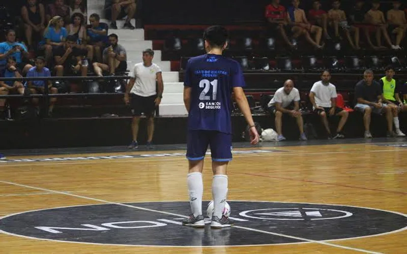 Copa de Oro de futsal en Rosario: acción en el estadio de Newell´s