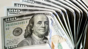 Cuánto bajó el dólar tras el triunfo de La Libertad Avanza