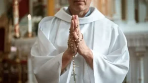 condenan a un cura por abuso