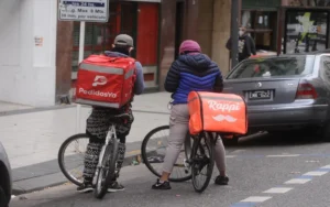 Delivery: crece el número de repartidores y baja la demanda