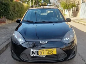 contrató a un chofer y le robó el taxi