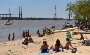 Denuncian falta de guardavidas en paradores isleños para vigilar el río.