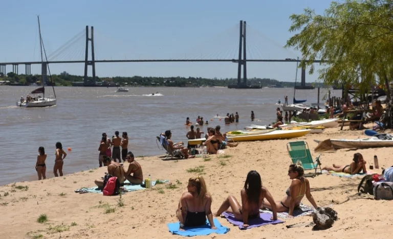 Denuncian falta de guardavidas en paradores isleños para vigilar el río.