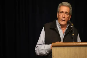 Denunciaron por aprietes a Carlos Acuña, líder de la CGT