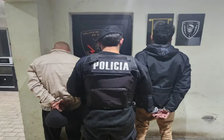 detienen a delincuentes que robaban camionetas