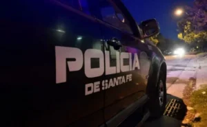 Patrullero y operativo policial en barrio Godoy