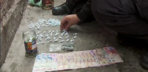 detienen a un hombre que vendía drogas en la calle