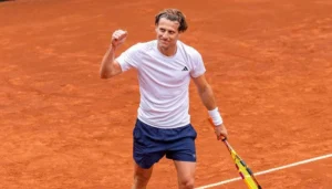 Diego Forlán debuta como tenista en el Challenger de Montevideo.