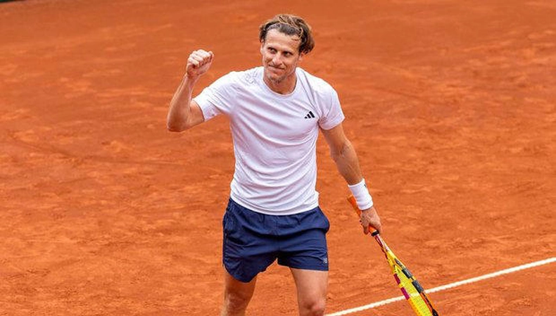 El ex delantero uruguayo Diego Forlán decidió incursionar en el tenis y recibió el aval para jugar en dobles junto a Fede Coria el Challenger de Montevideo. 