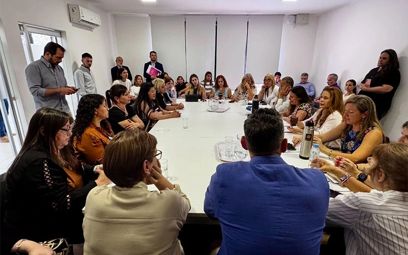 Diputados respaldan a familiares ante crisis por fentanilo contaminado.