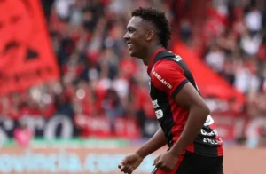 Newell's negocia la salida de Djorkaeff Reasco