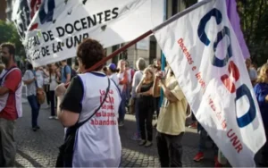 Docentes de la UNR impulsan nuevo paro