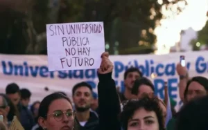 Docentes universitarios lanzaron un paro nacional de 72 horas