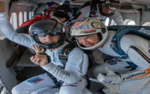 Dos paracaidistas argentinos rompieron el récord mundial en salto nocturno desde la estratósfera