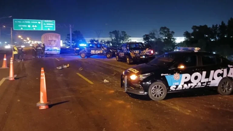 Policía atropellada por un camión