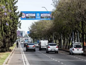 Duras sanciones a conductores que circulaban a altas velocidades en Rosario